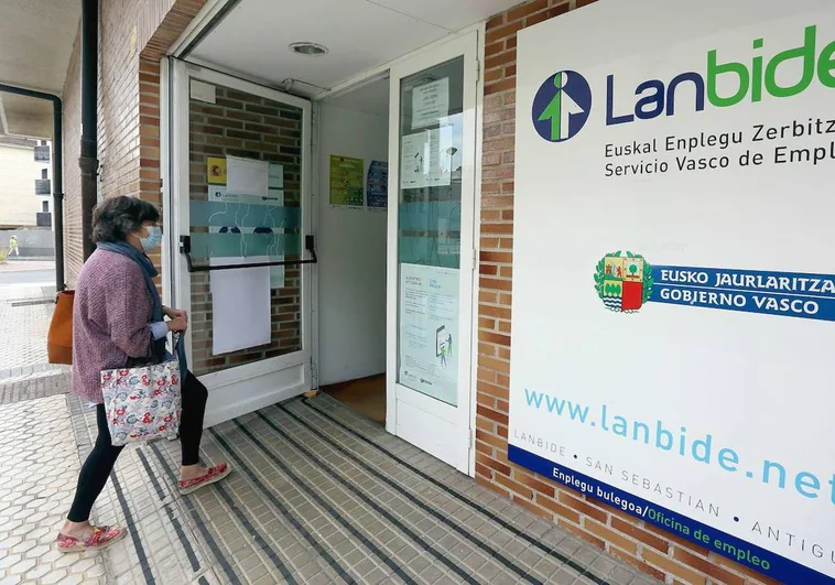 Lanbide detecta 1.500 perceptores de la RGI que no recogen las notificaciones en Euskadi